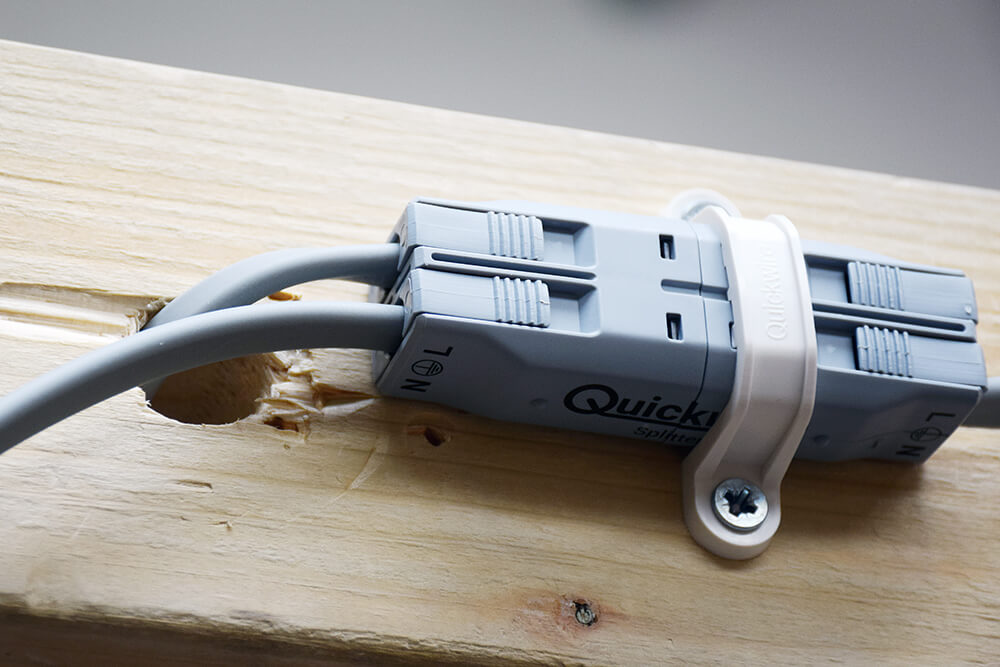 Quickwire mounting clip